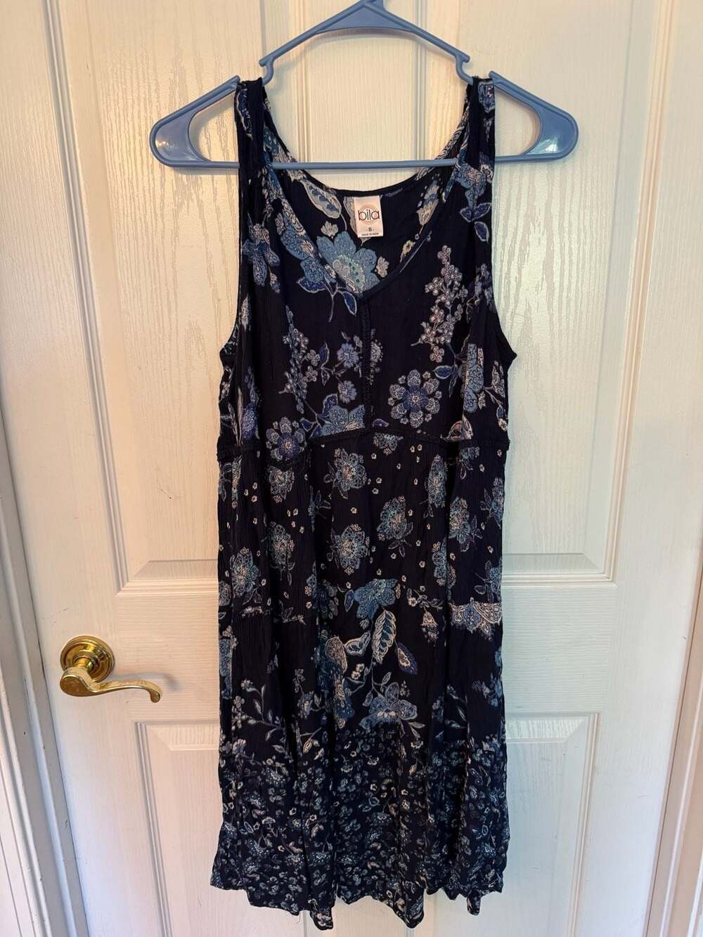 Bila Women's Navy Blue Floral Print Sleeveless Tiered Rayon Dress